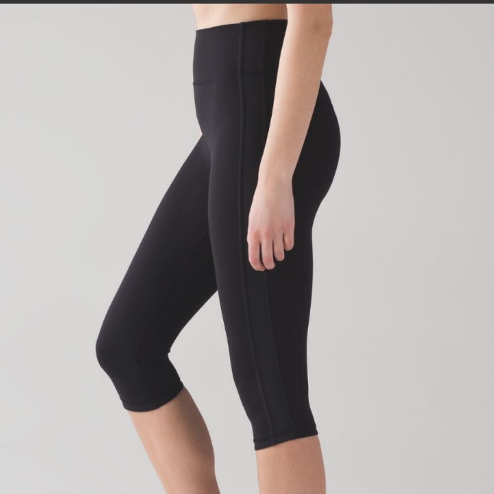 Lululemon Squad Goals Crop 17"